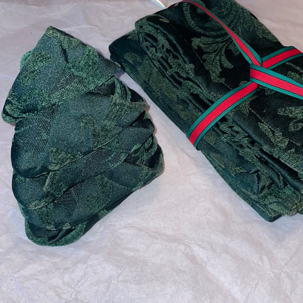 Elegant Cloth Fabric Napkins Print Set of 4 Textured Christmas Holiday Dinner